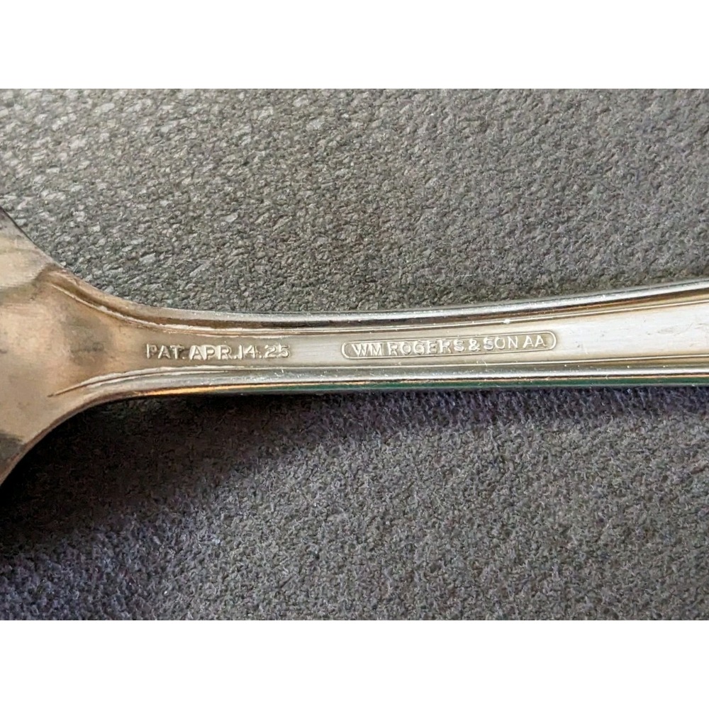 International Wm Rogers AA 10 TRIUMPH Silverplate Gumbo Soup Spoons 7" READ - Picture 4 of 7
